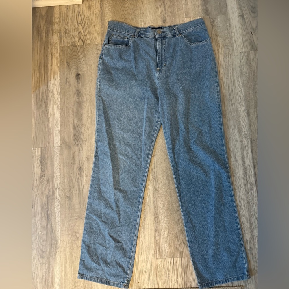 COPY - Women’s light wash blue jeans